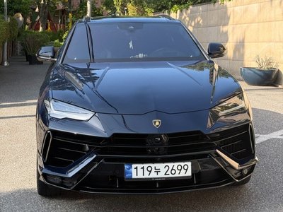 LAMBORGHINI URUS - 1