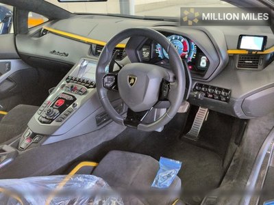 LAMBORGHINI AVENTADOR - 3