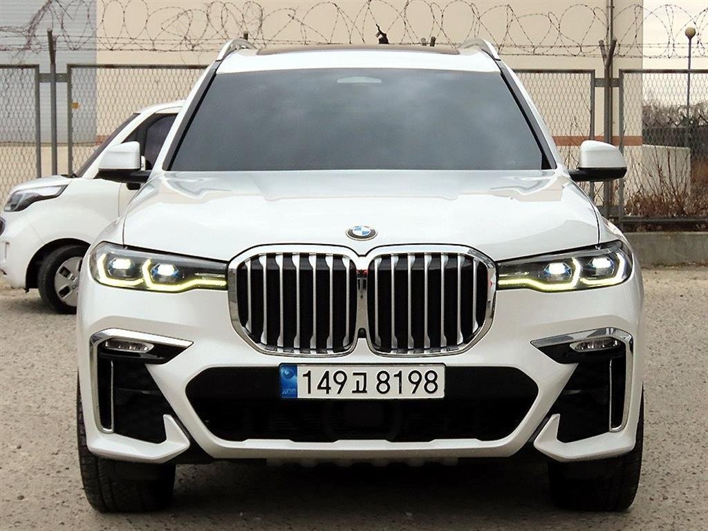 BMW X7 - View 1