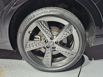 صورة 8 لـ 2022 Genesis GV70
