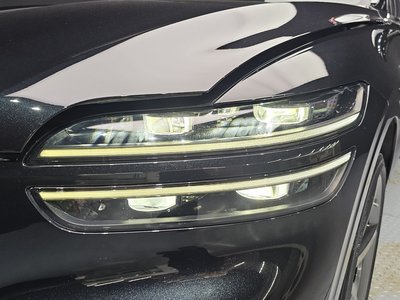 صورة 9 لـ 2022 Genesis GV70