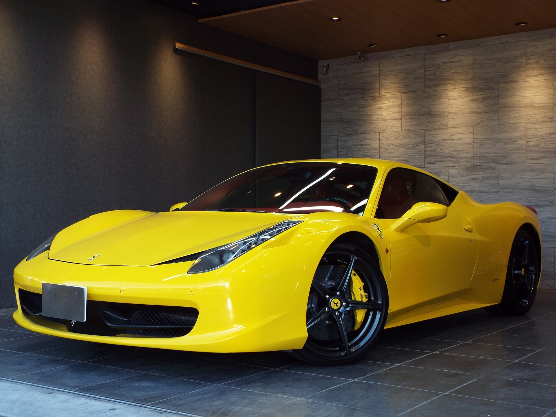 FERRARI 458 ITALIA - View 1