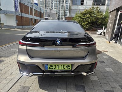 BMW I7 - 4