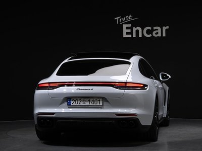 PORSCHE PANAMERA - 4