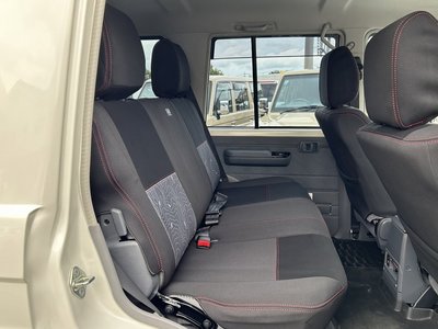 TOYOTA LAND CRUISER 70 - 8