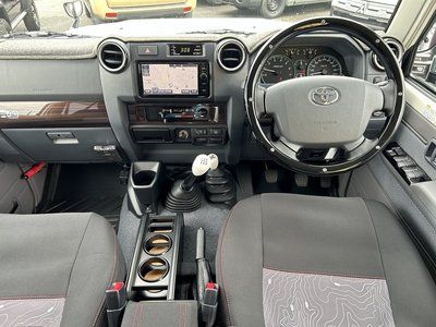 TOYOTA LAND CRUISER 70 - 2