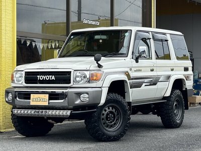 TOYOTA LAND CRUISER 70 - 1