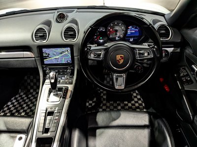 2016 Porsche 718 thumbnail 21