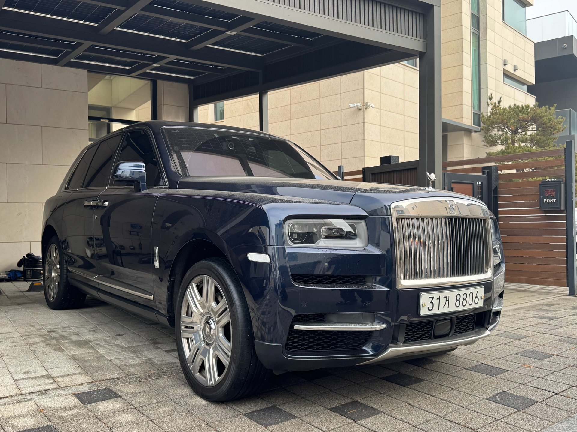 ROLLS ROYCE CULLINAN - View 1