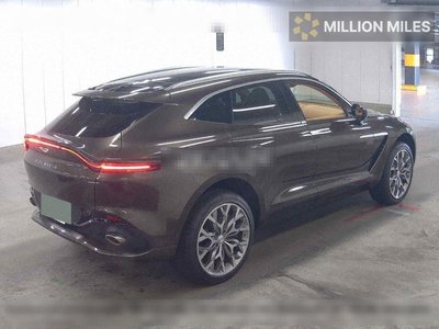 ASTON MARTIN DBX - 5