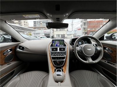 ASTON MARTIN DB11 - 3