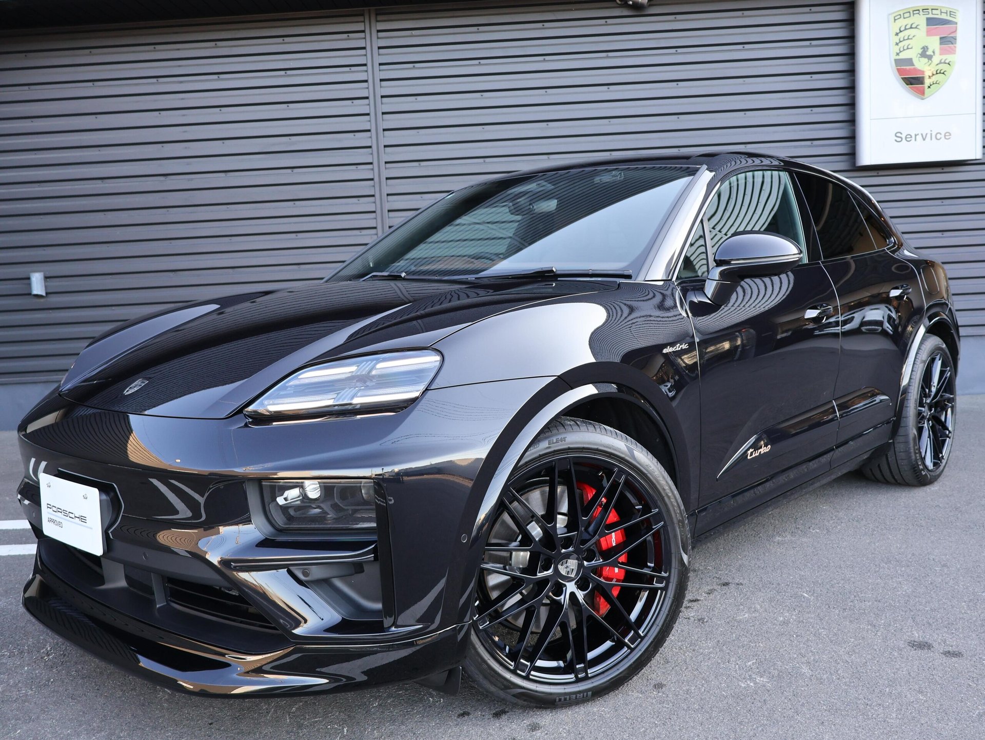 PORSCHE MACAN - View 1