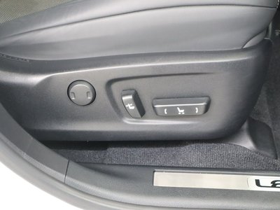 صورة 9 لـ 2021 Lexus RX