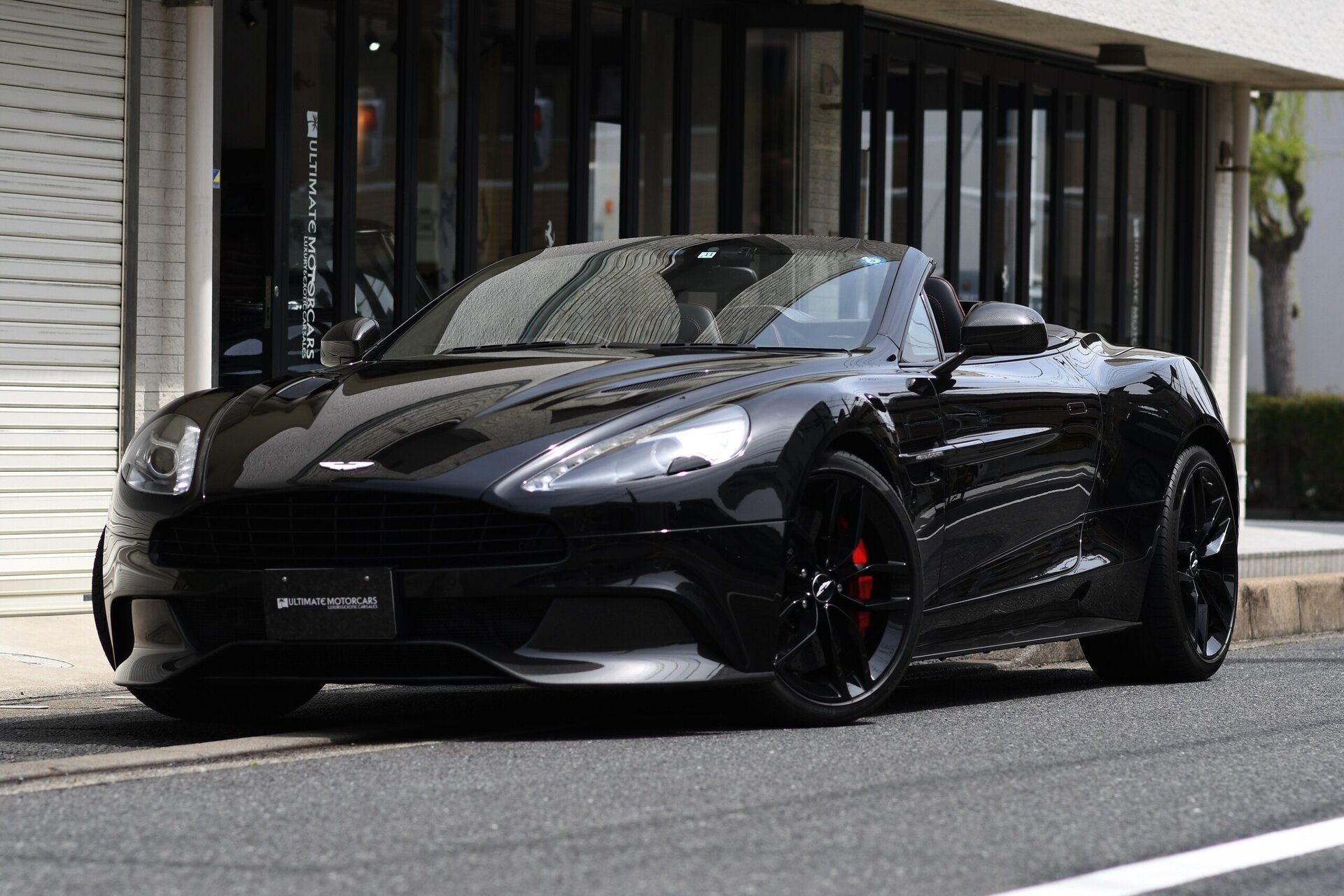 ASTON MARTIN VANQUISH VOLANTE - View 1