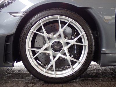 PORSCHE 718 SPYDER - 9