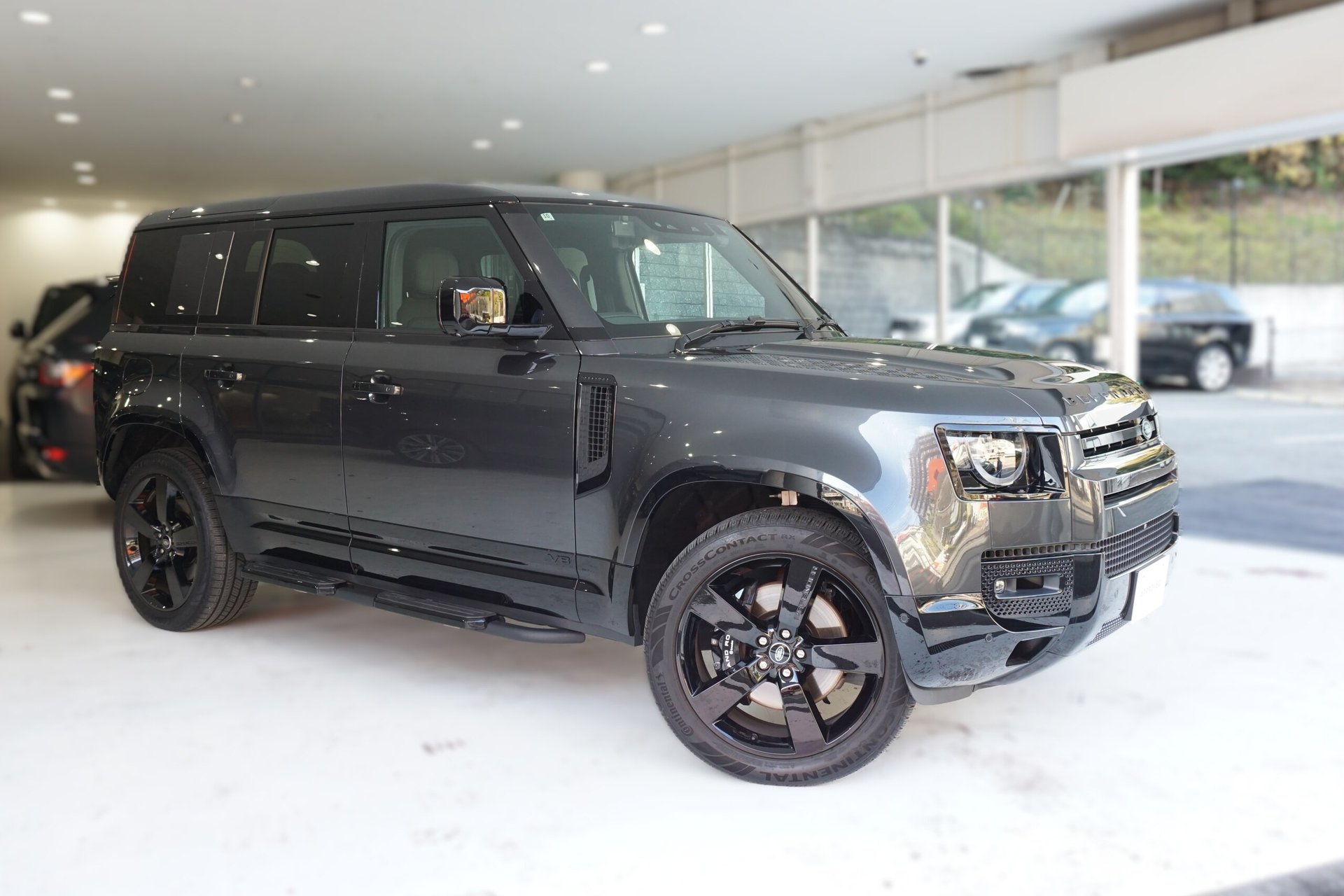 LAND ROVER DEFENDER - View 1