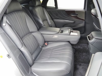 2021 Lexus LS — миниатюра 26