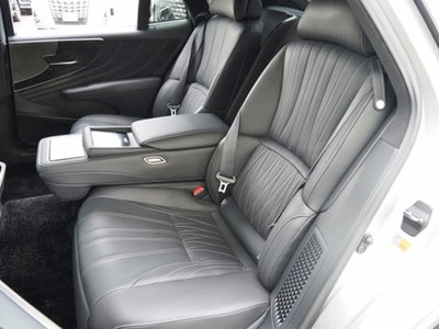 2021 Lexus LS — миниатюра 27