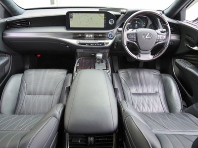 2021 Lexus LS — миниатюра 19