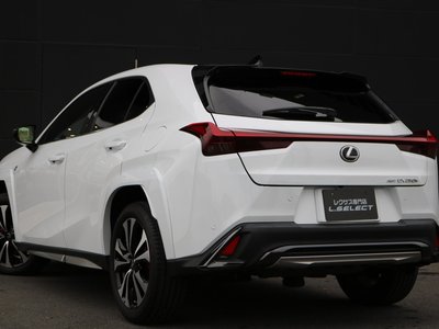 LEXUS UX - 8