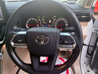 صورة مصغرة 11 لـ 2023 Toyota LAND CRUISER 300