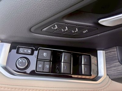 صورة مصغرة 35 لـ 2023 Toyota LAND CRUISER 300