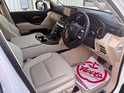 صورة مصغرة 21 لـ 2023 Toyota LAND CRUISER 300
