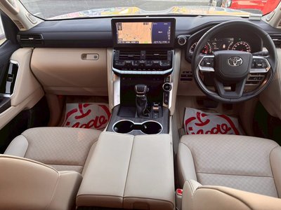 TOYOTA LAND CRUISER 300 - 10