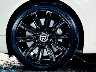 BENTLEY FLYING SPUR - 8