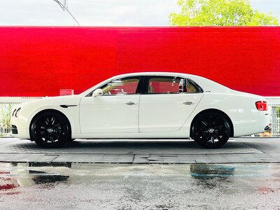 BENTLEY FLYING SPUR - 9