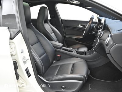 MERCEDES-BENZ CLA - 10