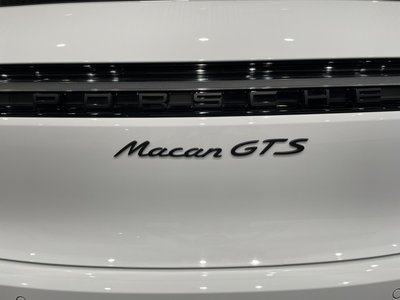 PORSCHE MACAN - 8