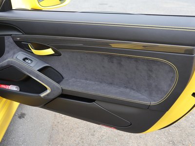 صورة 8 لـ 2016 Porsche CAYMAN