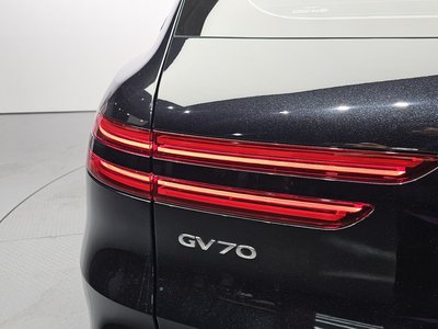 صورة 10 لـ 2023 Genesis GV70