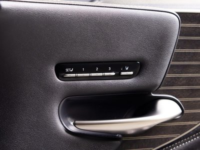 2017 Lexus LS — миниатюра 46