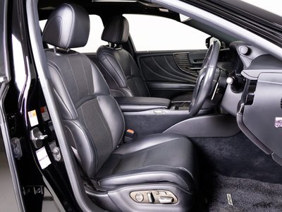 2017 Lexus LS — миниатюра 38