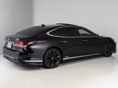 2017 Lexus LS — миниатюра 18