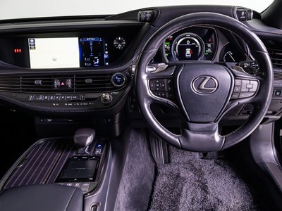 2017 Lexus LS — миниатюра 37