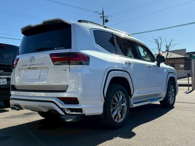 TOYOTA LAND CRUISER 300 - 8