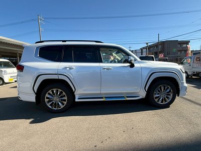 TOYOTA LAND CRUISER 300 - 7