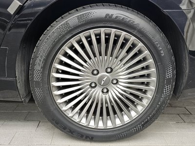 صورة 6 لـ 2021 Genesis G90