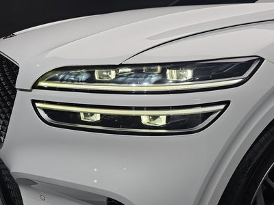 صورة 9 لـ 2021 Genesis GV70