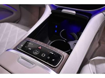 MERCEDES-BENZ EQS - 8