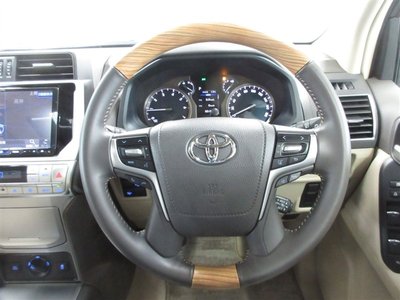 TOYOTA LAND CRUISER PRADO - 9