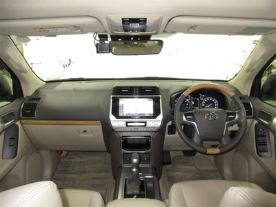 TOYOTA LAND CRUISER PRADO - 8