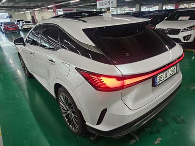 صورة 5 لـ 2025 Lexus RX