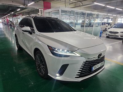صورة 3 لـ 2025 Lexus RX