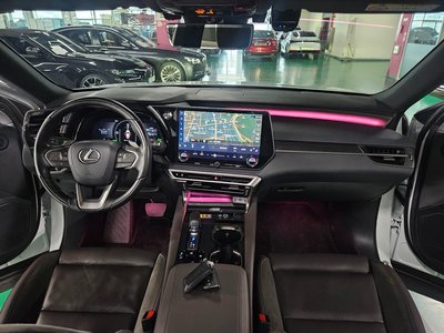 صورة 4 لـ 2025 Lexus RX