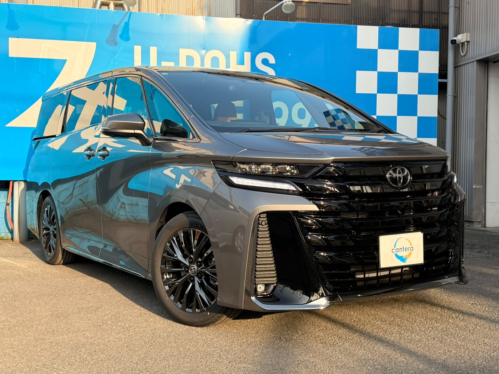 TOYOTA VELLFIRE - View 1