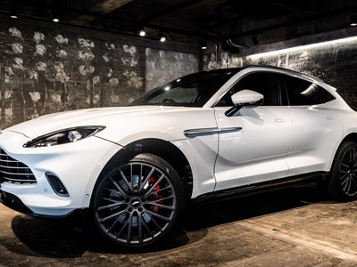 ASTON MARTIN DBX - 9